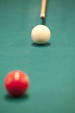 Bilardo oyunu. Toplu oyun masası.