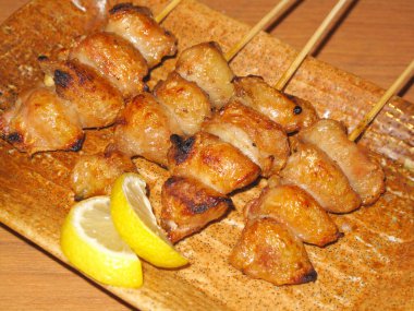 Şişte ızgara ızgaranın yakın plan görüntüsü.            