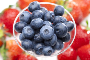 Taze yaban mersinleri beyaza yakın. 