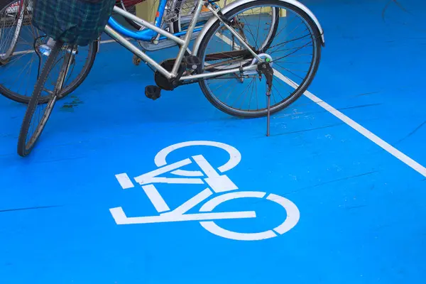 Aparcamiento Para Bicicletas Con Discapacitados Fondo Cerca —  Fotos de Stock