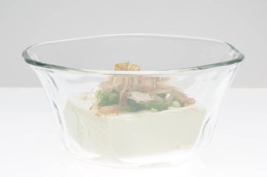 Soya peyniri, bonito gevreği, yeşil soğan, Japon mutfağı.