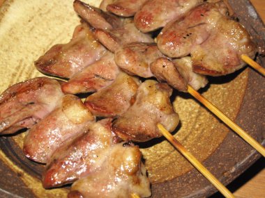 Şişte ızgara ızgaranın yakın plan görüntüsü.            