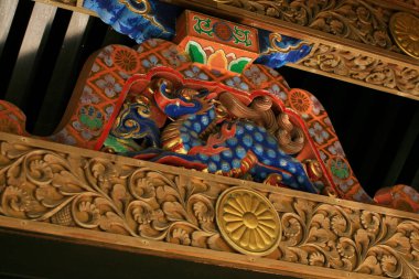 Güzel antik Japon tapınağının manzaralı görüntüsü.