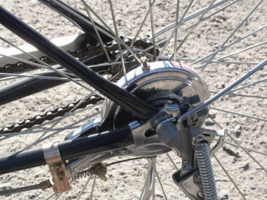 Bisiklet tekerleğini kapat.