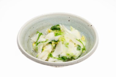 Bir kase taze sebze salatasını kapat.