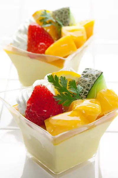 Yoğurtlu Meyve Salatası Taze Meyve — Stok fotoğraf