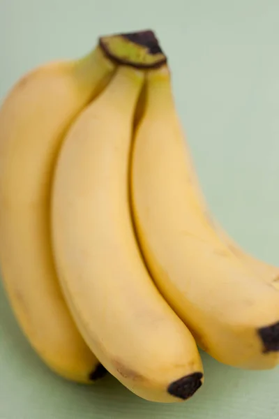 Frische Reife Bananen Auf Hellem Hintergrund — Stockfoto