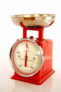 Beyaz arkaplanda izole edilmiş retro kırmızı ölçek