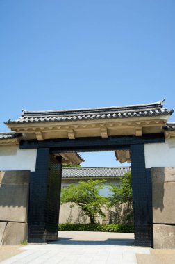 Güzel antik Japon tapınağının manzaralı görüntüsü.