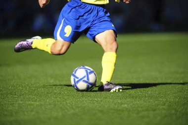 Futbolcunun kırpılmış bölümü iş başında 