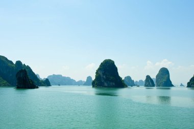 HaLong Bay, Vietnam ve Güneydoğu Asya 'daki rock adasının manzarası