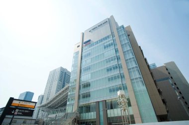 Osaka tren istasyonu gündüz, Japonya