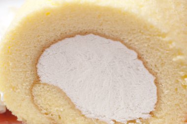 Kremalı kek rulosu, kapat.