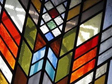 Geometrik soyut desenli renkli vitray