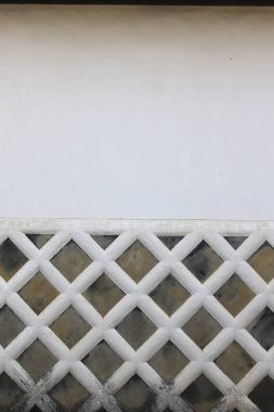 Dekoratif beyaz duvar arkaplanı, ön cephenin ayrıntıları    