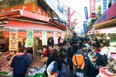 Tokyo, Japonya 'daki Ameyoko Alışveriş Bölgesi
