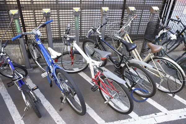 Muchas Bicicletas Aparcadas Aire Libre Vista —  Fotos de Stock