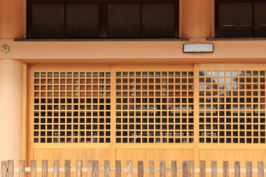 Japon geleneksel ahşap kapı.         