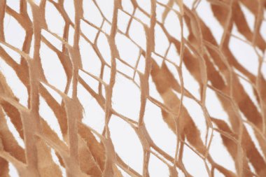 Beyaz arkaplan üzerindeki bal peteği ambalaj kağıdının dokusu