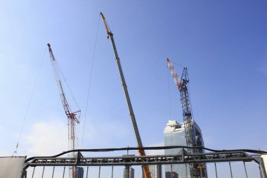 Turnalar ufuk çizgisine hakim. Japon metropolitan bölgesinde büyük gelişmelerin sinyallerini veriyorlar..