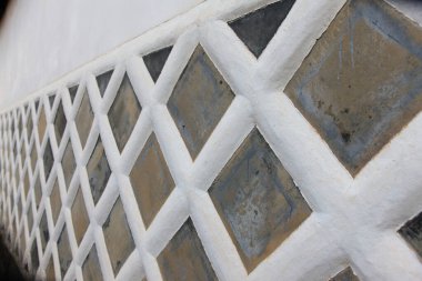 Dekoratif beyaz duvar arkaplanı, ön cephenin ayrıntıları    