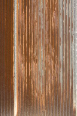 Kahverengi paslı metal plaka