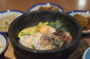 Lokantada nefis Japon eriştelerinden yakın çekim.