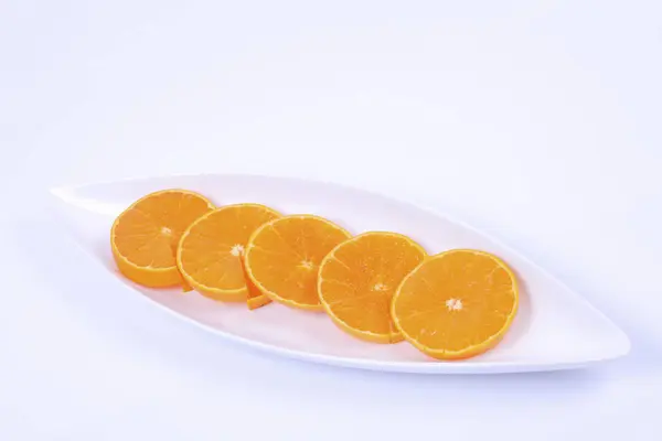 Плита Нарезанных Апельсинов Изолированы Белом Фоне — стоковое фото