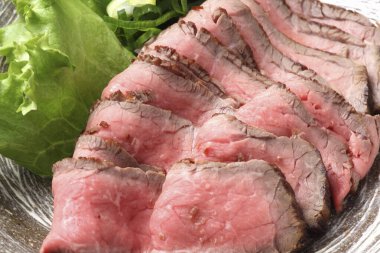 Lezzetli ızgara bifteğin yakın görüntüsü.