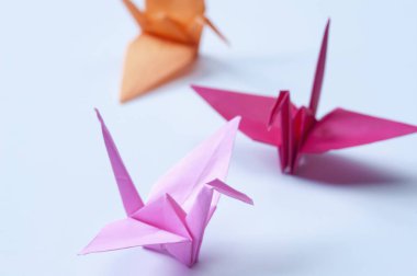 Yakın görüş, origami kuşları. 