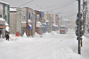 Japonya 'nın Hokkaido kentindeki Matsumae kasabasındaki karla kaplı binaların manzarası
