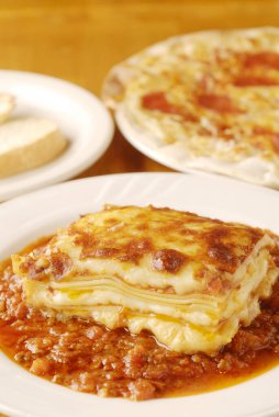 Bir tabak lazanya, İtalyan yemeği konsepti.