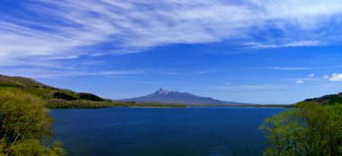 Fuji Dağı ve göl manzarası