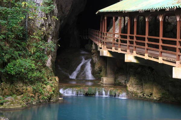 Είσοδος Στο Σπήλαιο Akiyoshidai Ιάπωνες Μεγαλύτερη Και Μεγαλύτερη Σπηλιά Ασβεστόλιθου — Φωτογραφία Αρχείου