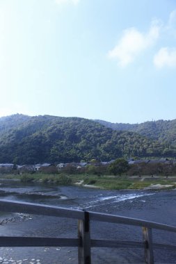 Nishiki Nehri üzerindeki Kintaikyo Köprüsü, Japonya 'nın ünlü simgesi.