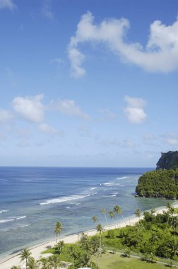 Arka plandaki güzel deniz manzarası