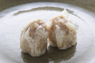 Çin karidesi buğulanmış hamur köftesi 