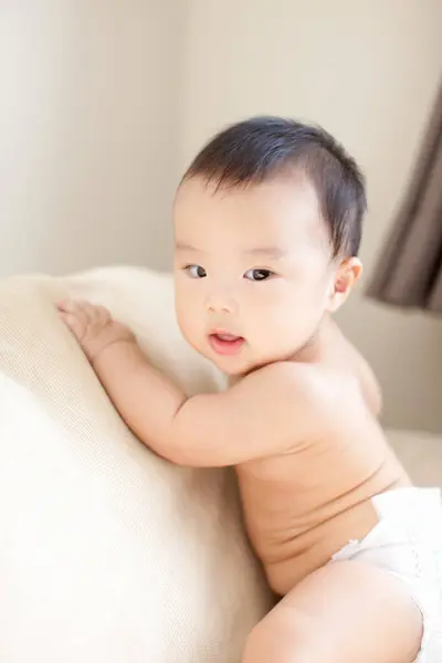 Ωραίο Γιαπωνέζικο Μωρό Παίζει Στο Σπίτι Πορτρέτο Του Μικρού Ασιάτη — Φωτογραφία Αρχείου