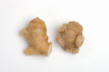 Beyaz arka planda izole edilmiş taze kızıl