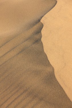 Kum dokusuna yakından bak. Kum tepeciği. Soyut kum dokusu
