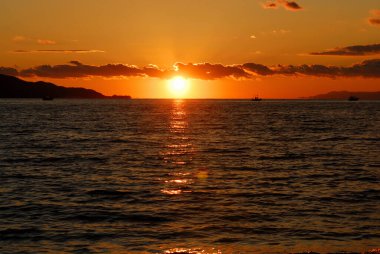 Denizde gün batımı. Denizde gün batımı.