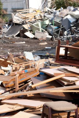 Şehirdeki eski binanın yıkımı. Ev inşaatının kaldırılması                                    