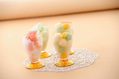 gözlük tatlıtatlılar yakından görünümü