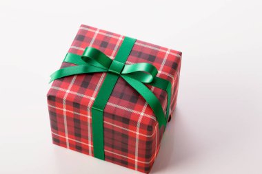 yay ile Noel hediye kutusu