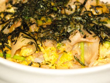 Japon yemeği, haşhaş ve sebze kasesi.