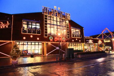 Hakodate Kanemori Kırmızı Tuğla Depoları, Hakodate 'nin ilk ticari deposu, Japonya' daki depolama şirketi aracılığıyla şehrin tarihine tanıklık etti.