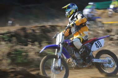 Motosikletli motosikletli bir motosikletli.