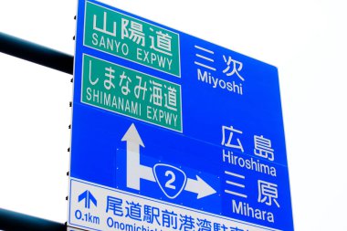 Yön tarifli Japon yolu trafik işareti