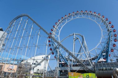 Eğlence parkında dönme dolap, Japonya