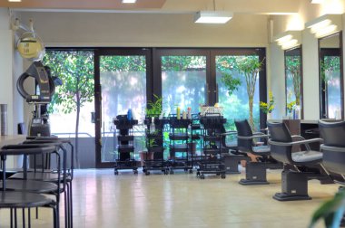 Modern güzellik salonunun içi. Kuaför salonu.